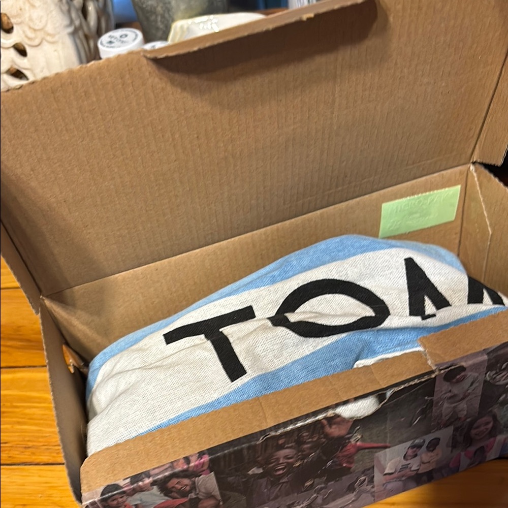 TOMS Women's Black Glitter Classics - Picture 11 of 12